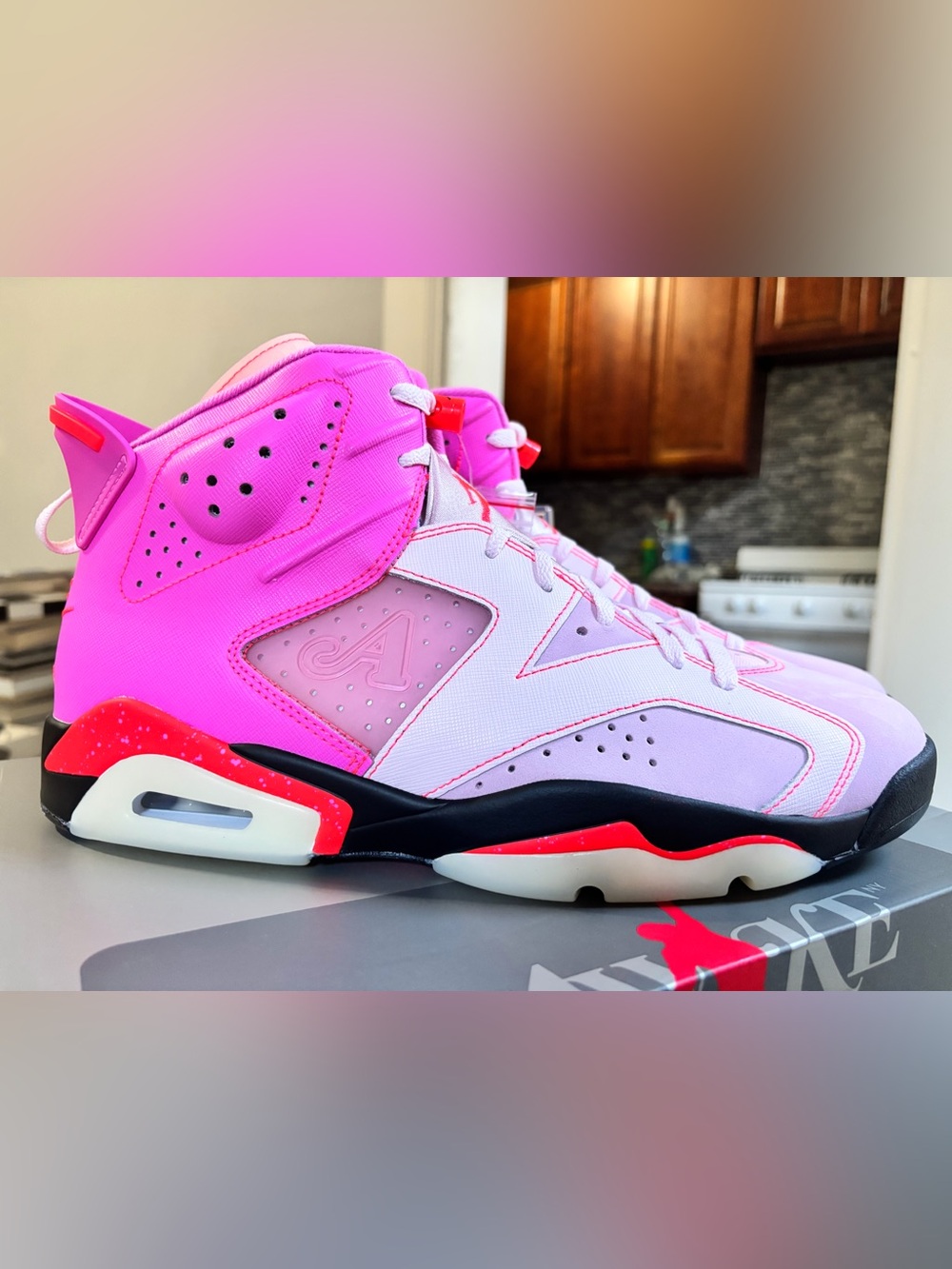 NWT Jordan 6 Awake Bubblegum Size 12.5 Men’s